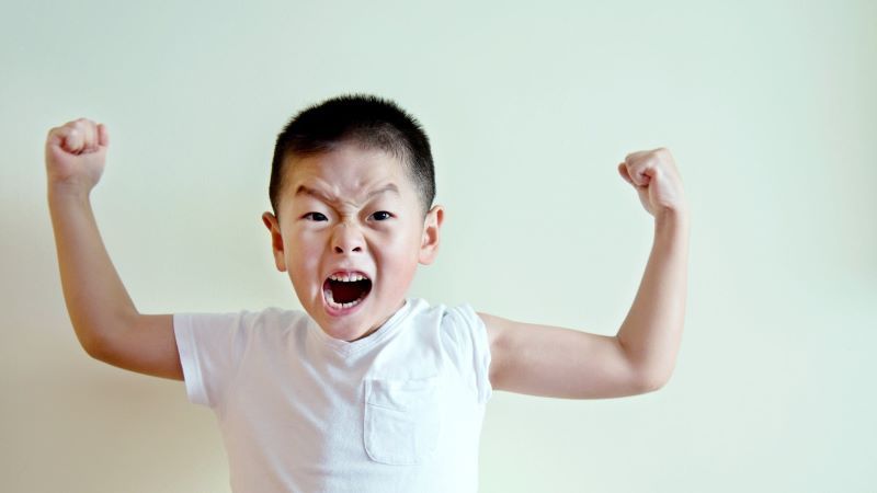 mo-thay-tre-con-gian-giu