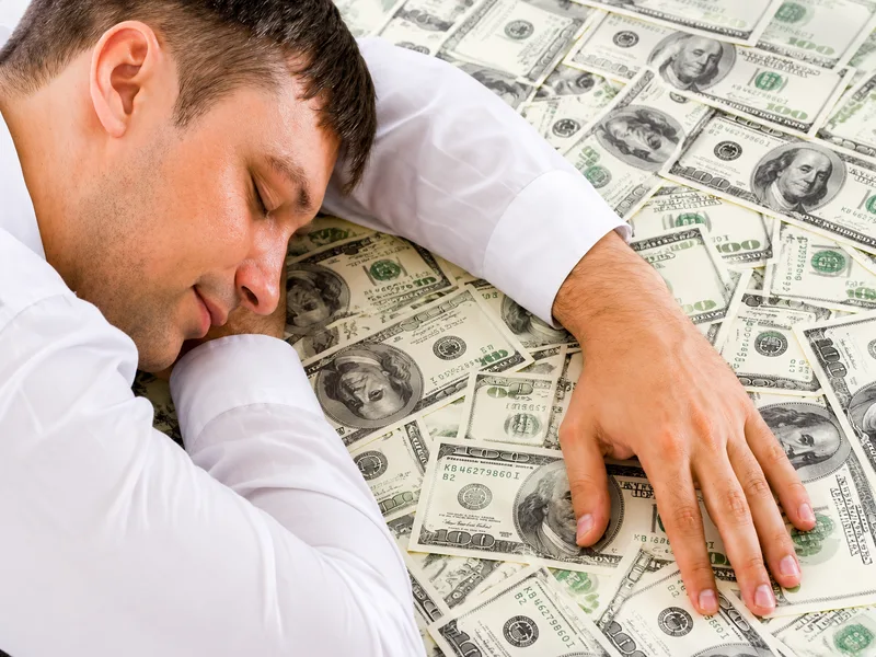 Giấc mơ mất một khoản tiền lớn có thể phản ánh trách nhiệm tài chính, áp lực công việc hoặc nỗi lo tương lai.